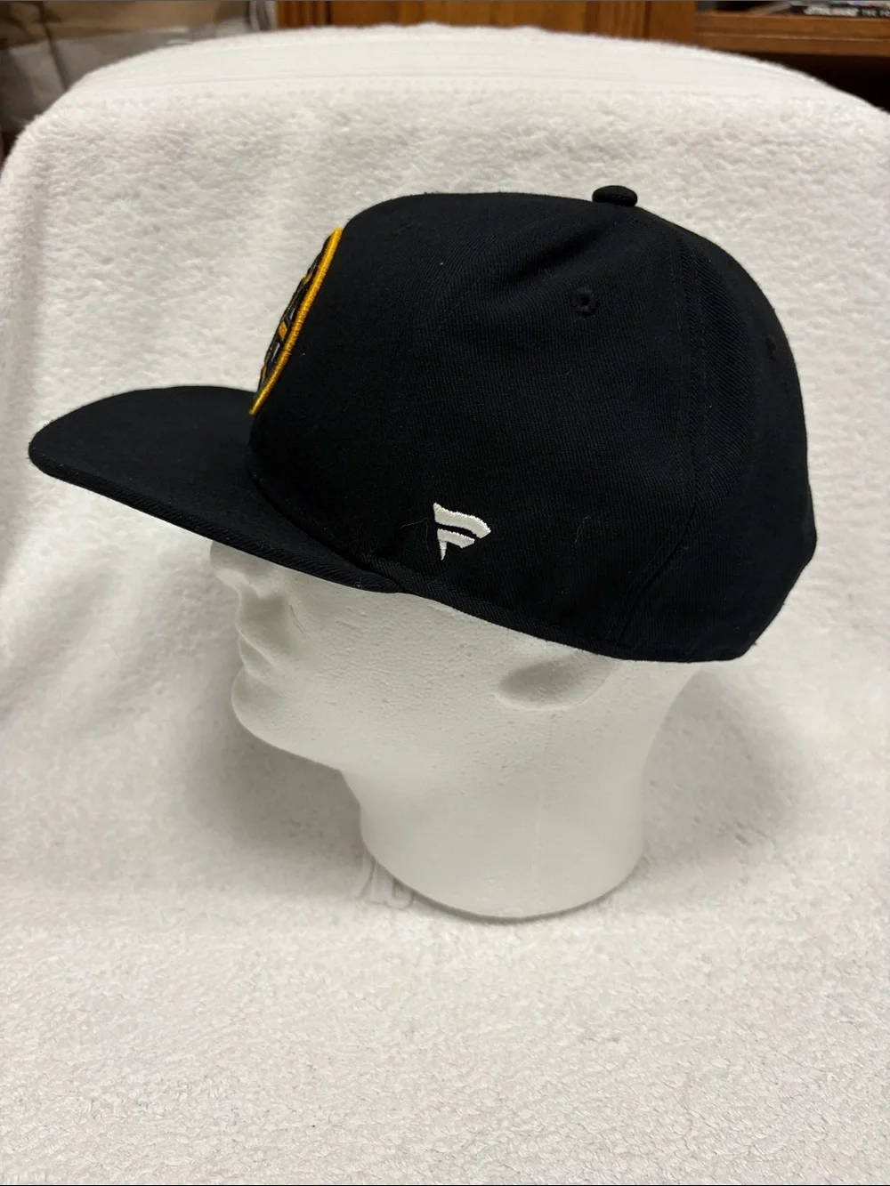 Fanatics Black Boston Bruins hockey SnapBack hat